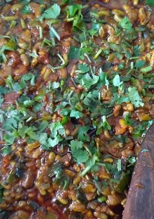 Green beans kathiyavadi veg (લીલા રાજમાં નું કાઠિયાવાડી શાક) રેસીપી મુખ્ય ફોટો