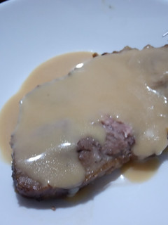 Una foto de Carne al horno con salsa de pimienta