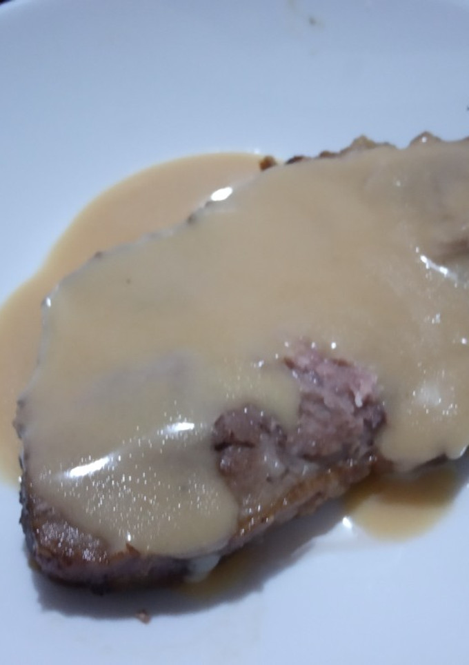 Una foto de Carne al horno con salsa de pimienta