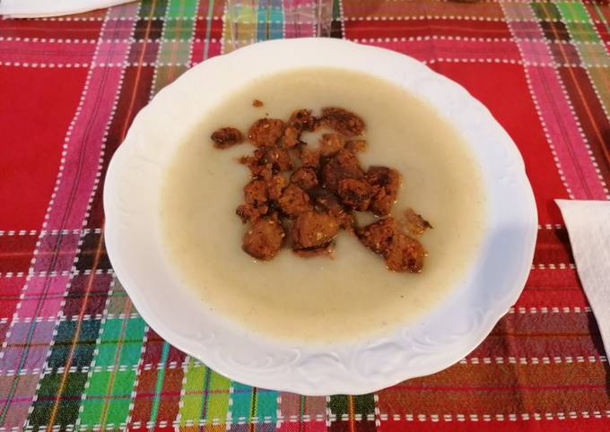 Passaggi a Preparare Premiato Vellutata di finocchi e patate arricchita con pane al pomodoro