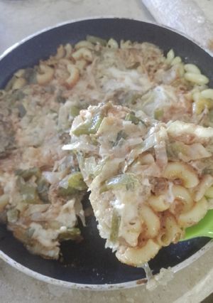 A picture of 3 layers pan macaroni.