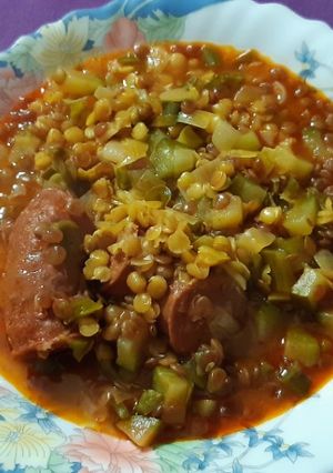 Una foto de Lentejas picantonas con chorizo y verduras