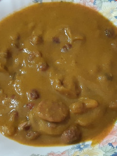 Una foto de Puré de champiñones y calabaza con alubias y chorizo