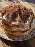 Torre de panqueques dulces