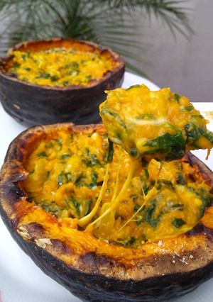Una foto de 🎃 Zapallo relleno de espinaca y queso🎃