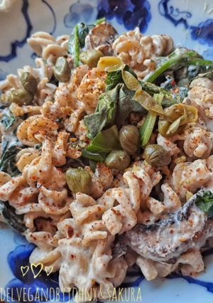 Una foto de (VEGANO) FIDEOS DE SALSA CREMOSA CON HONGOS Y ESPINACA🎵🧉🫶