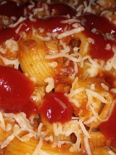 रेड सॉस पास्ता (red sauce pasta recipe in marathi) रेसिपी चे मुख्य फोटो
