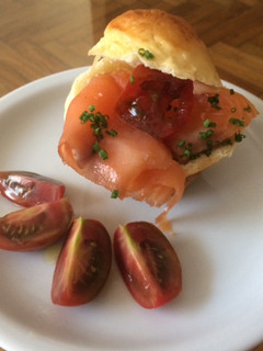 Una foto de Sándwich de salmón en mini brioche