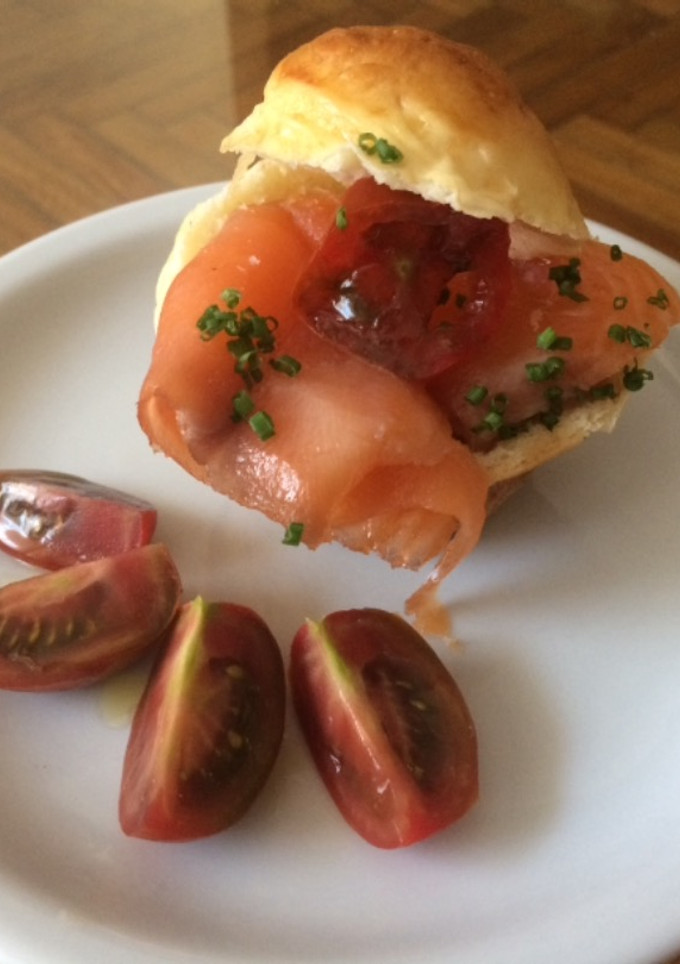 Una foto de Sándwich de salmón en mini brioche