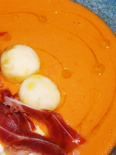 Una foto de Salmorejo de manzana 🍅🍏🍅🍎