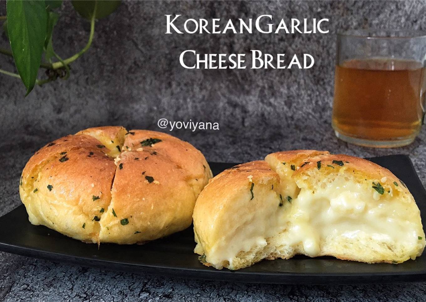 Korean Garlic Cheese Bread