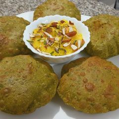 A picture of Methi Puri.