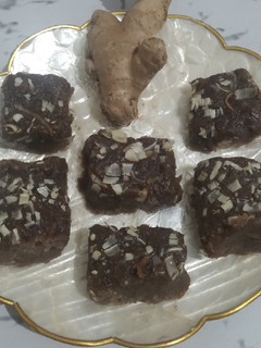 આદુ પાક (Ginger Paak Recipe In Gujarati) રેસીપી મુખ્ય ફોટો