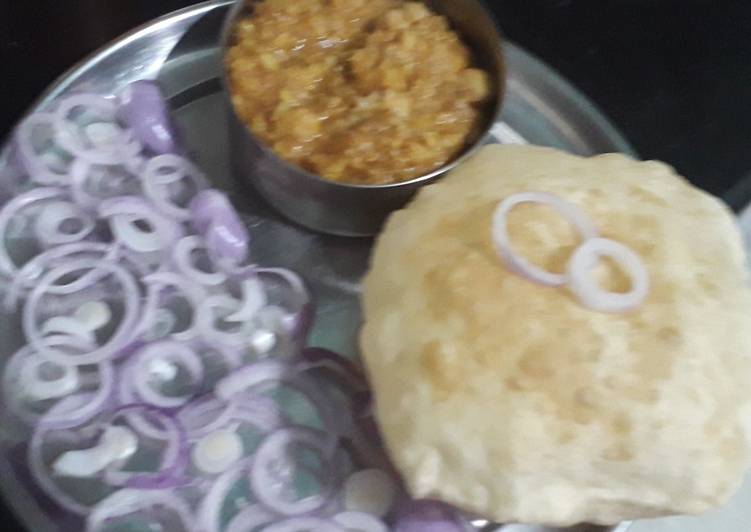 Spring onion chola bhatura