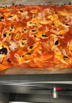 Una foto de Pizza light de jamón York y queso