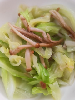 黃金金針菇炒高麗菜 的食譜成品照片