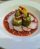 Calabacita rellena en salsa de chapulín