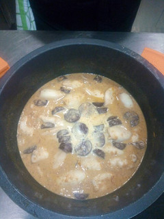Una foto de Calamares con butifarra negra y patata
