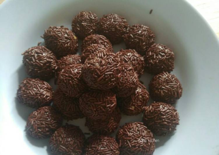Resep Choco Bals(bola bola cokelat) super lumer hanya 4 bahan saja yang Bisa Manjain Lidah