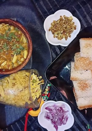 A picture of Misal fondue.