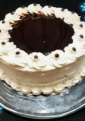 A picture of Fresh Cream Chocolate Cake 🎂.