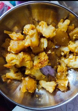 A picture of Aloo gobhi.