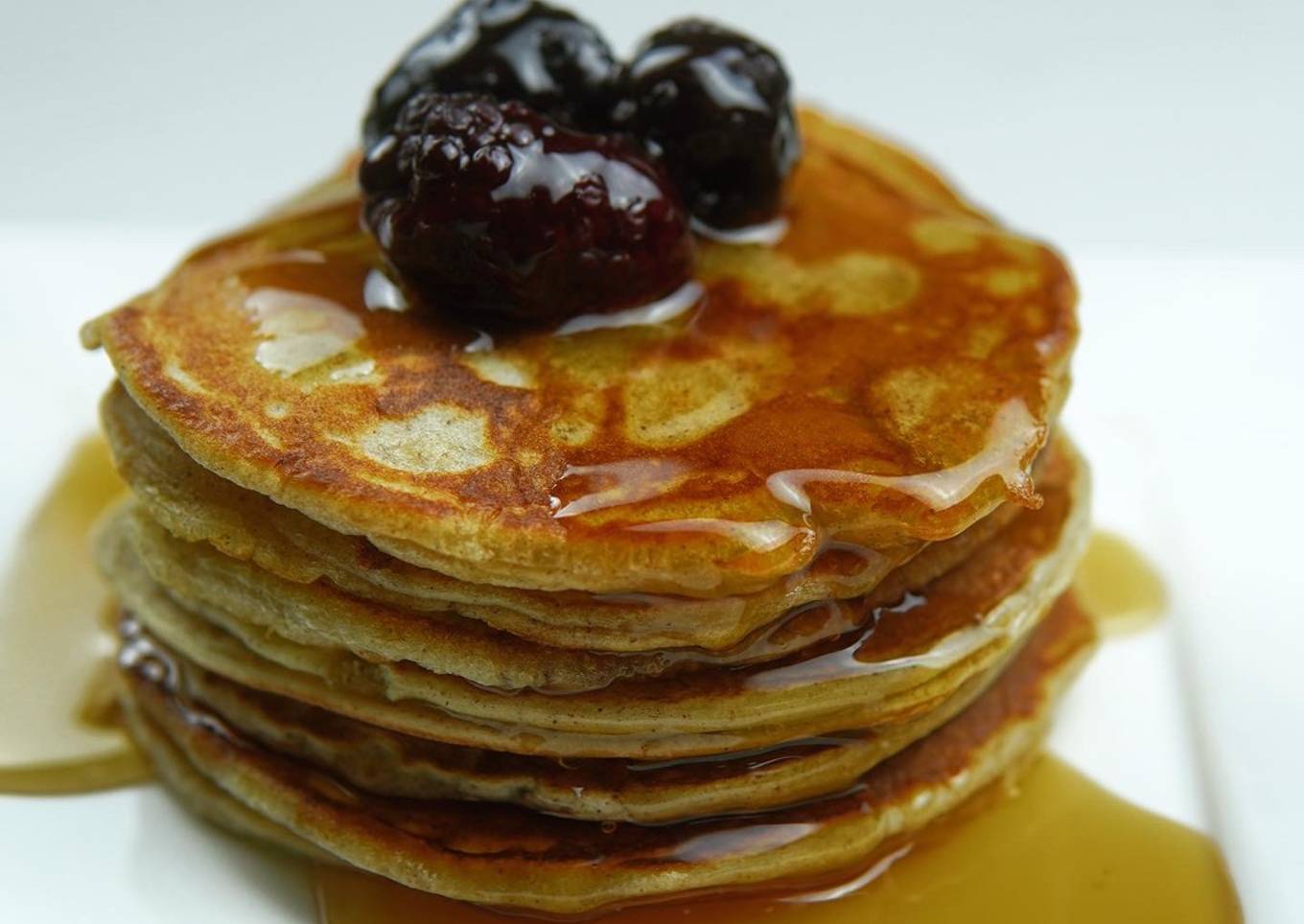 Low-carb (keto-friendly) pancakes with cream cheese