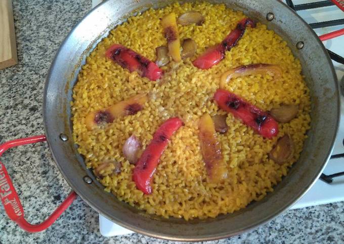 Paella con el (caldo de cocido) fácil y sencilla Receta de Ricardo Aznar-  Cookpad