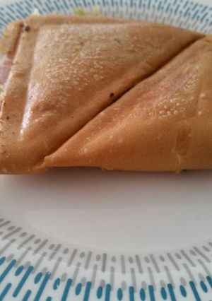 Una foto de Sándwich de jamón con queso