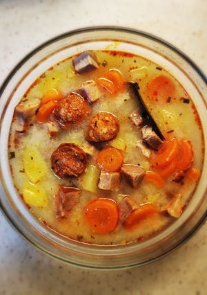 Füstölt húsos, kolbászos leves recept fotója