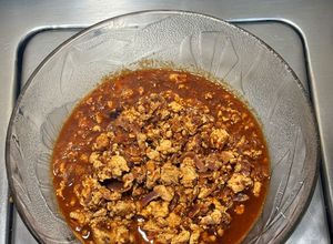 Una foto de *Huevos Rancheros en Salsa Chipotlada con Cebolla Morada*