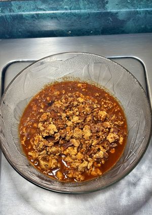 Una foto de *Huevos Rancheros en Salsa Chipotlada con Cebolla Morada*