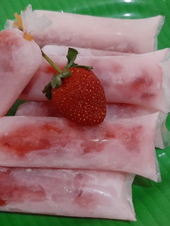 Foto resep Es kero strawberry