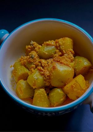 A picture of Potol or Pointed Gourd Malaikari for lunch in Thakurbari style.
