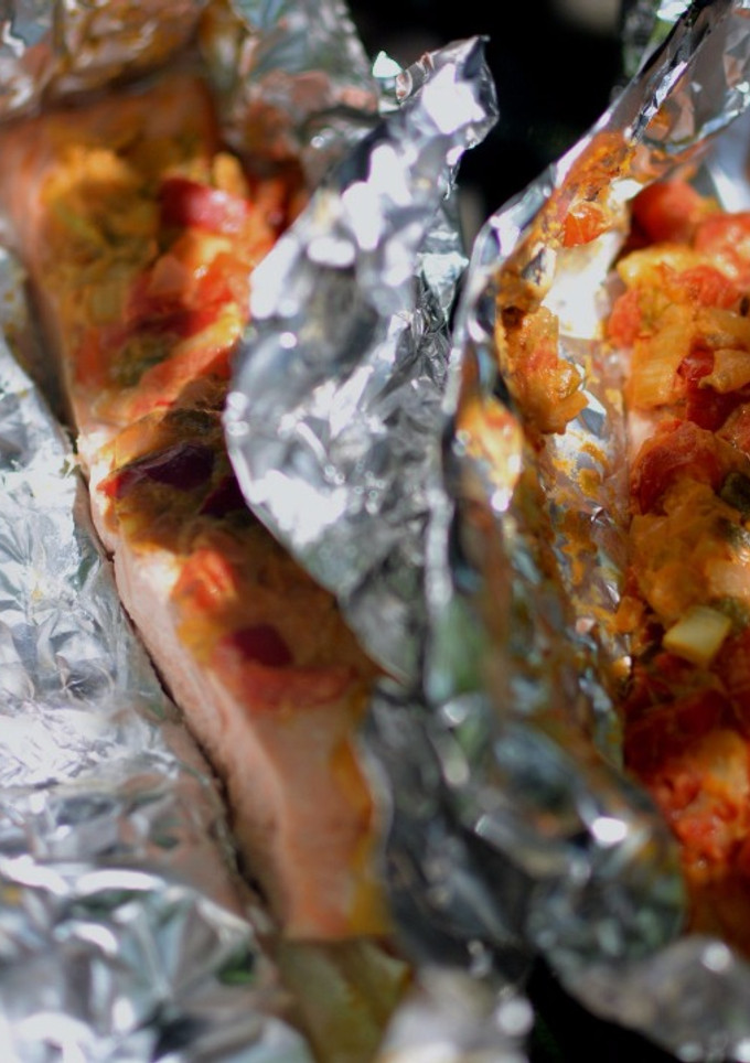 Una foto de Papillote de salmón y vegetales preparado al vapor