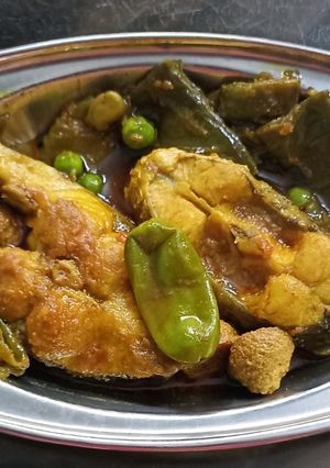 শিম-বড়ি দিয়ে কাতলা মাছের ঝোল (shim bori diye katla macher jhol recipe in Bengali) রেসিপির প্রধান ছবি