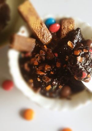 A picture of Creamy dark chocolate caramel pudding.