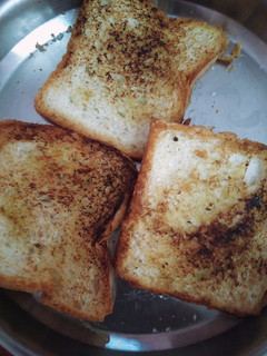 பிரட் டோஸ்ட் (Bread toast recipe in tamil) செய்முறை முக்கிய புகைப்படம்