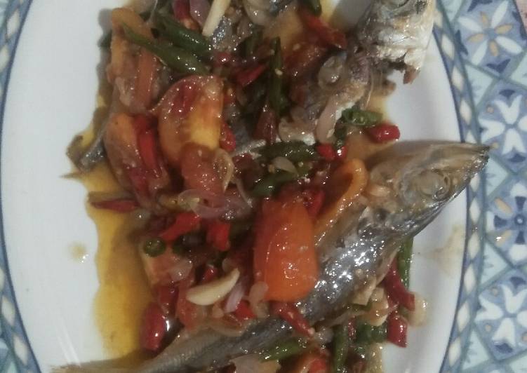 Tumis ikan peda cabe hijau