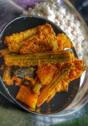 সজনে ডাঁটার চচ্চড়ি (sojne datar chocchori recipe in Bengali) রেসিপির প্রধান ছবি