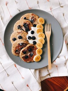 Una foto de Tortitas de avena y arándanos
