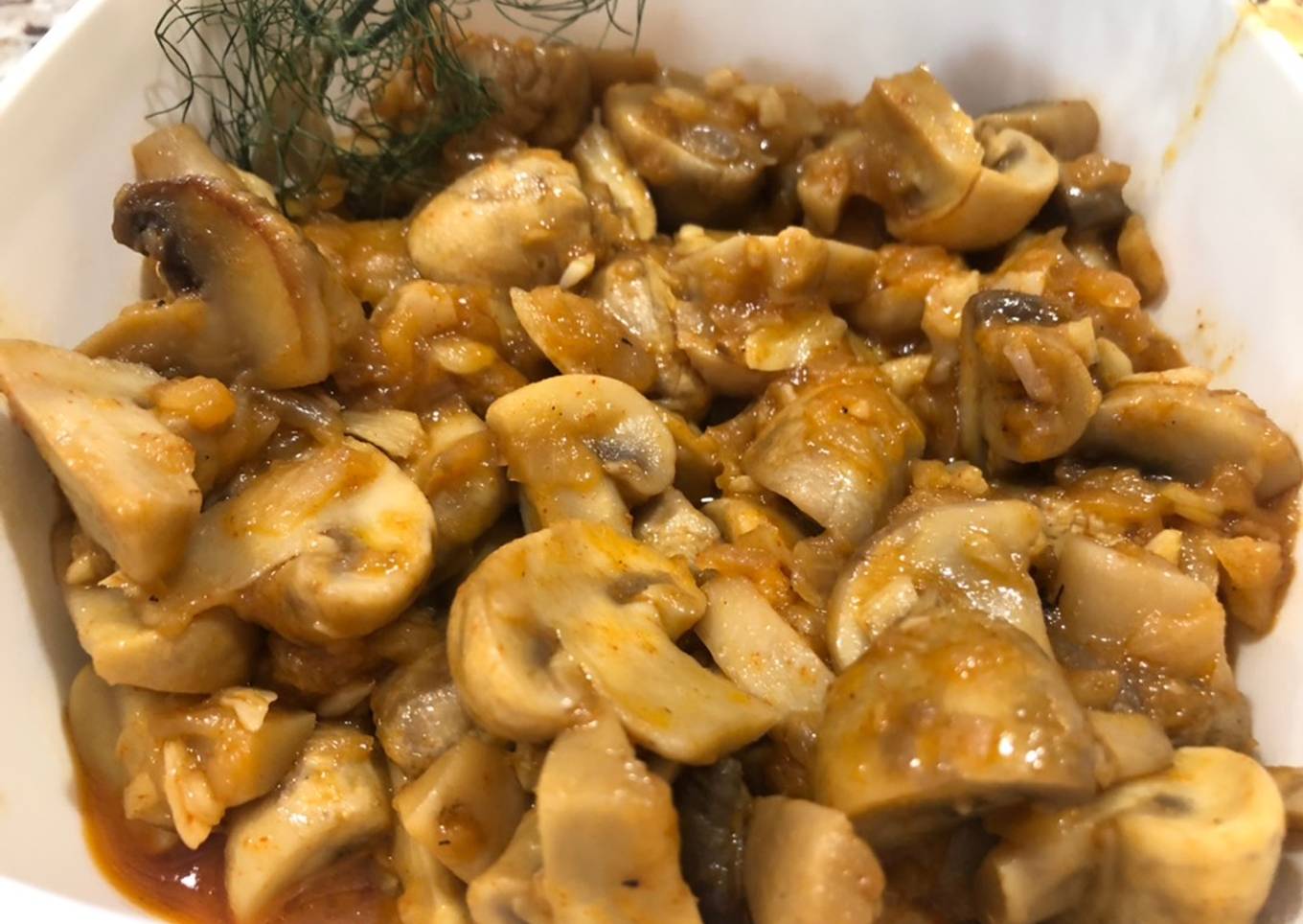 Champiñones al ajillo