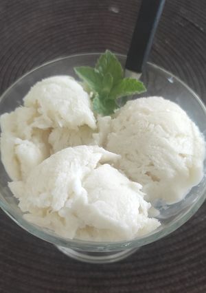 Una foto de Helado artesanal de banana🍌(como de heladería)