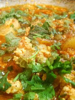 A picture of Chicken Mince with peas & Potatoes Curry/ Qeema Aloo🍜.
