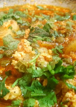 A picture of Chicken Mince with peas & Potatoes Curry/ Qeema Aloo🍜.