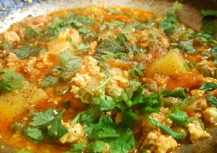 Dinner Ideas for Every Craving Chicken Mince with peas &amp; Potatoes Curry/ Qeema Aloo🍜