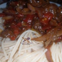 A picture of White Spaghetti and Sauce.