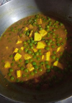 मटर पनीर (matar paneer recipe in Hindi) रेसिपी मुख्य फोटो