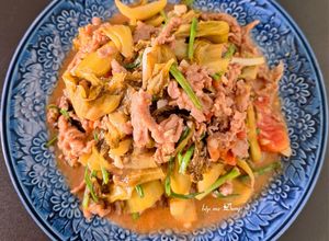 Hình của món Dưa cải chua xào thịt bò.