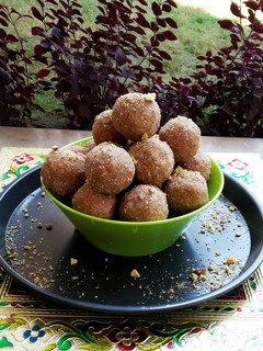 ગુંદર ના લાડુ (Gundar na Ladu recipe in gujarati) રેસીપી મુખ્ય ફોટો